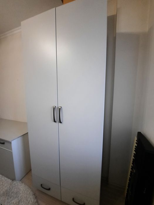 Шкаф и компьютерный стол