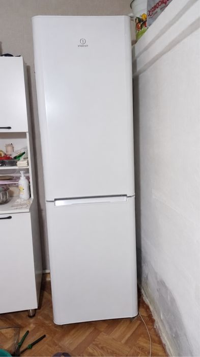 Холодильник INDESIT