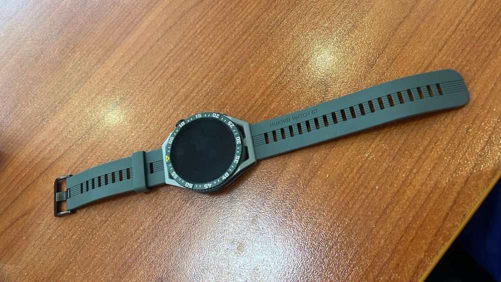Нов Смарт часовник Huawei watch gt 3 se