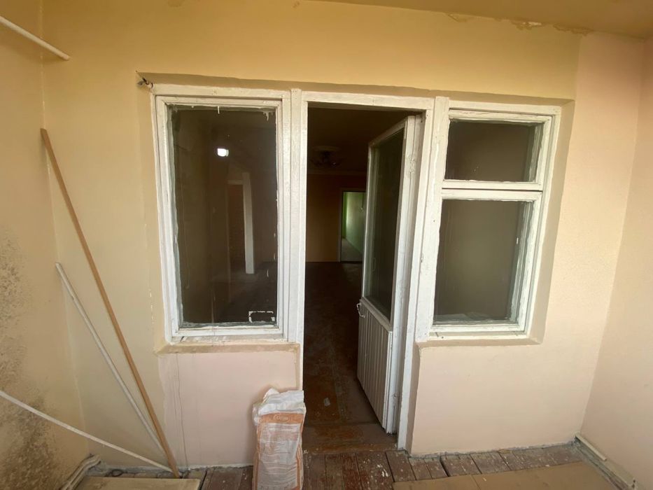 Srochno Bekobod 13- daxada kv sotiladi