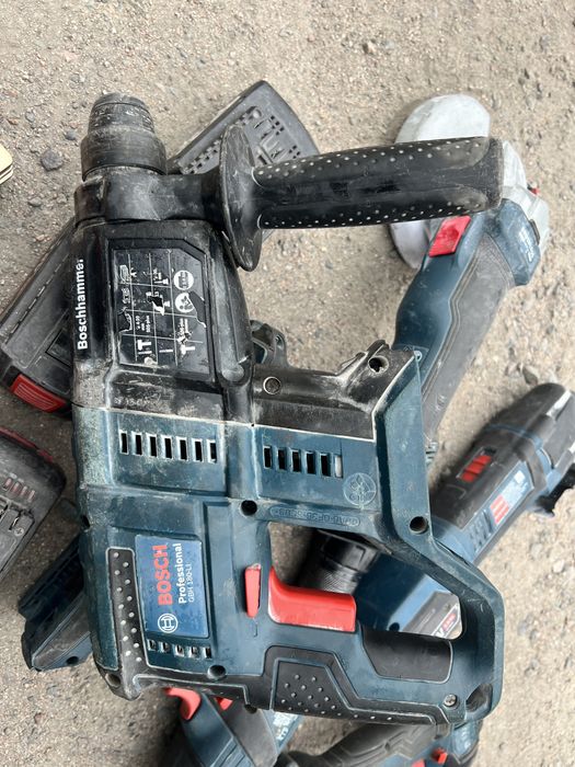 Продам комплект перфоратор и шуруповерт Bosch 18v
