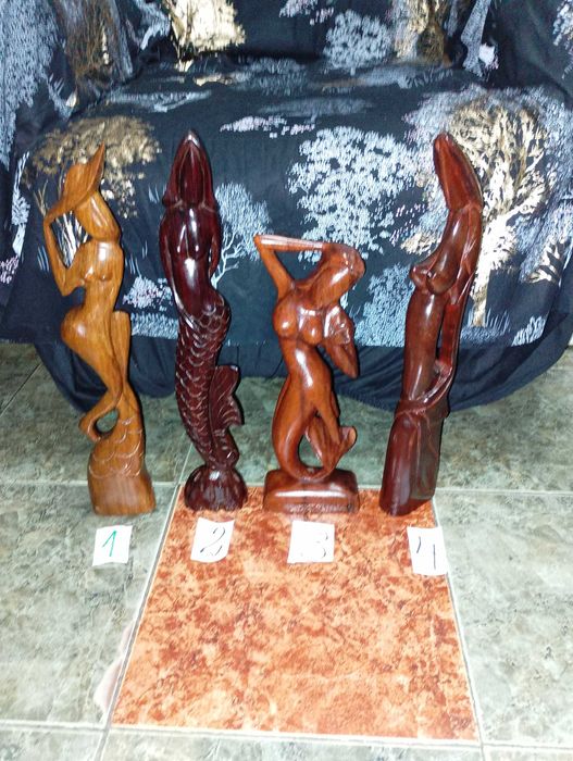 Еротични статуетки от дърво