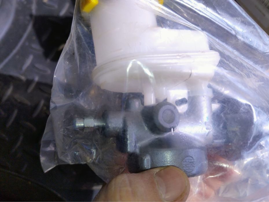Главный целиндр Subaru Forester