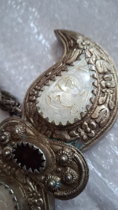 Месингови чанове и часовник