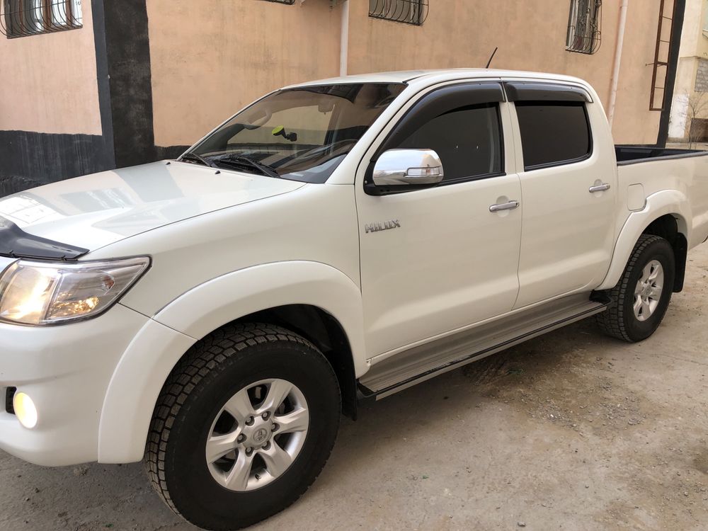 Hilux 2014 года. Тойота Хайлюкс 2014 года. Хайлюкс 2014 года.