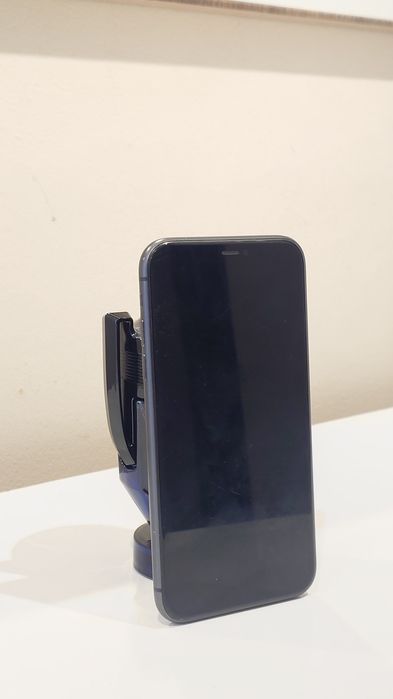 Iphone 11 64 GB.