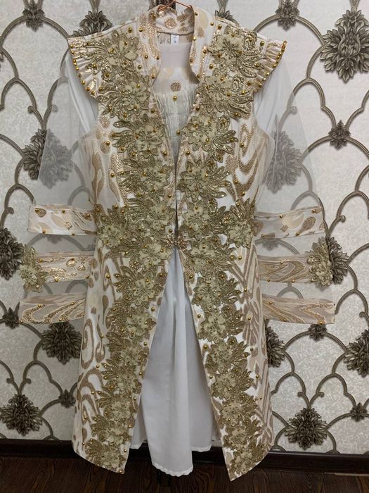 Продаю национальный ансамбль (недорого).