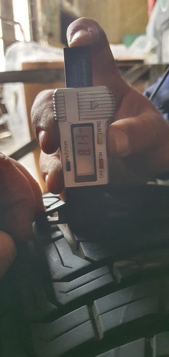 Гуми 2бр 215/65/17 - 1бр  115лв