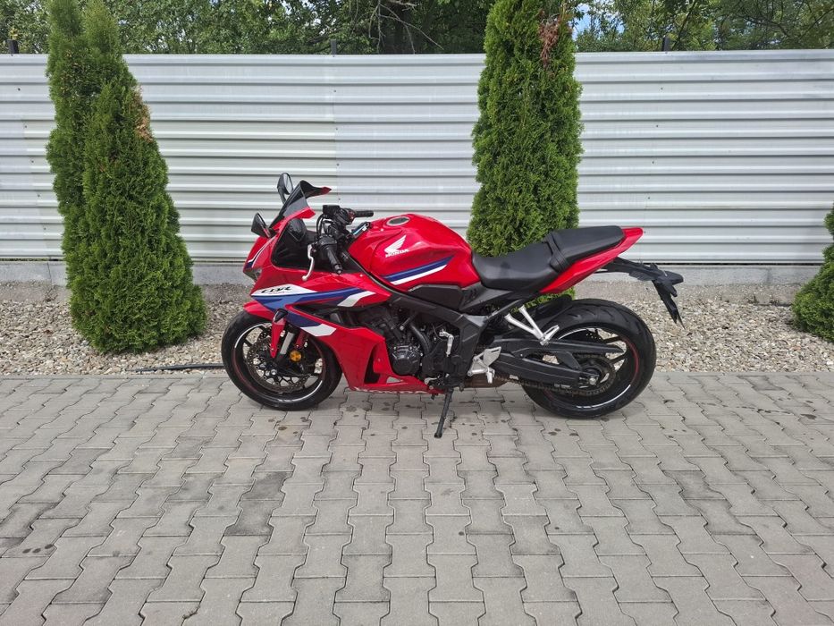 Moto M Parts Ploiesti Srl vinde Honda Cbr 650 R model 2024 E-Clutch limitata permis A2