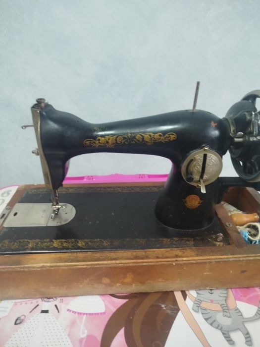 Продам швейную машинку