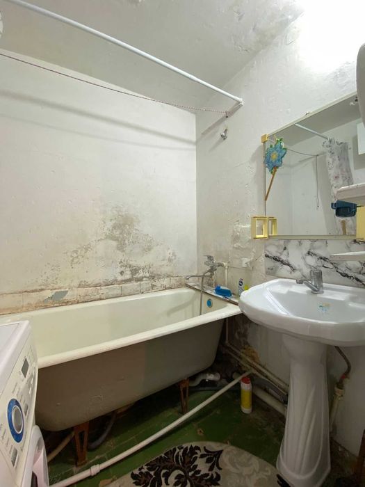 Продам 2-х ком. - на 8 мкр!