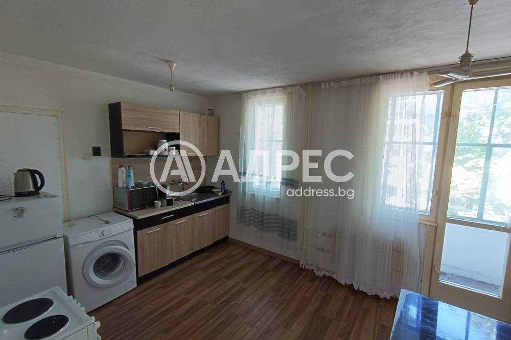 Продава се Тристаен апартамент в Разград, Център - 100 кв.м за 1296 €/кв.м - Снимка #3