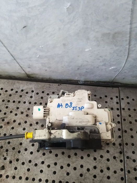 Broasca usa stanga spate audi a4 b8 8k 8k0839015