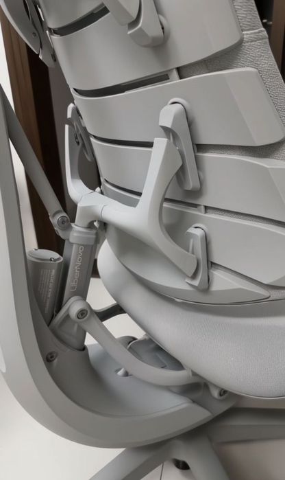 Стол Libernovo Omni се предлага за поръчка с гаранция