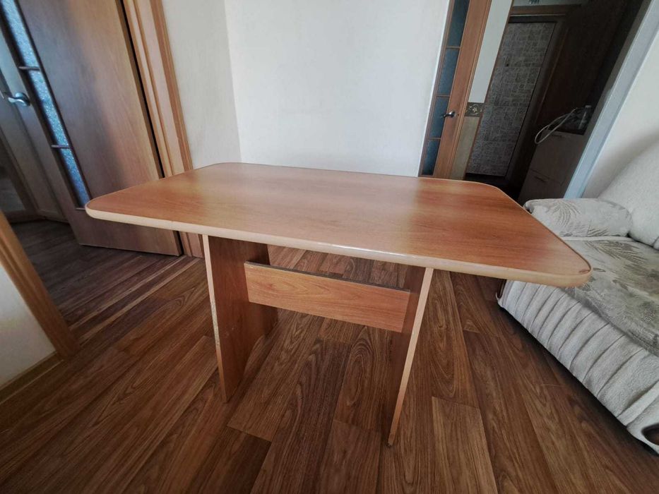 Стол для кухни или гостиной