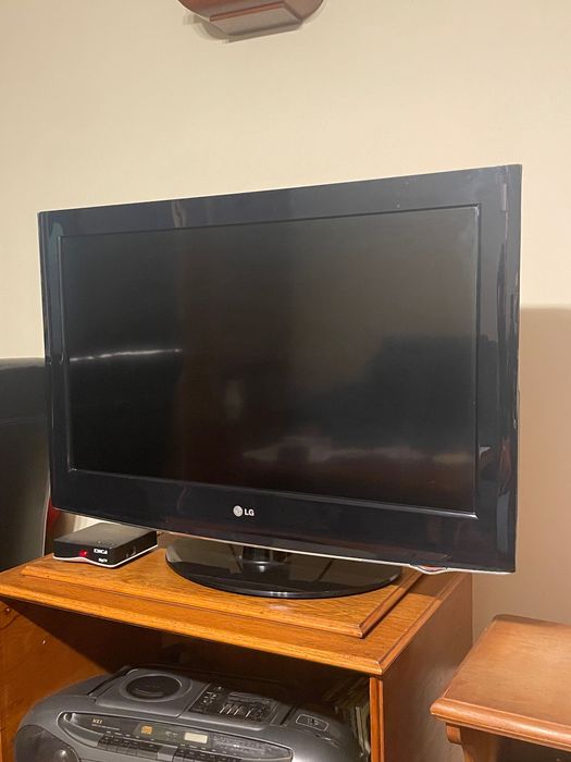 TV LG cu diagonala de 82”