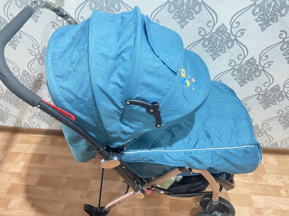 Продам детскую колясу