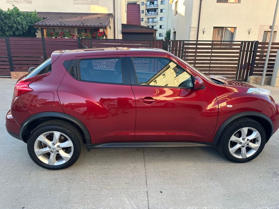 Nissan Juke rosu
