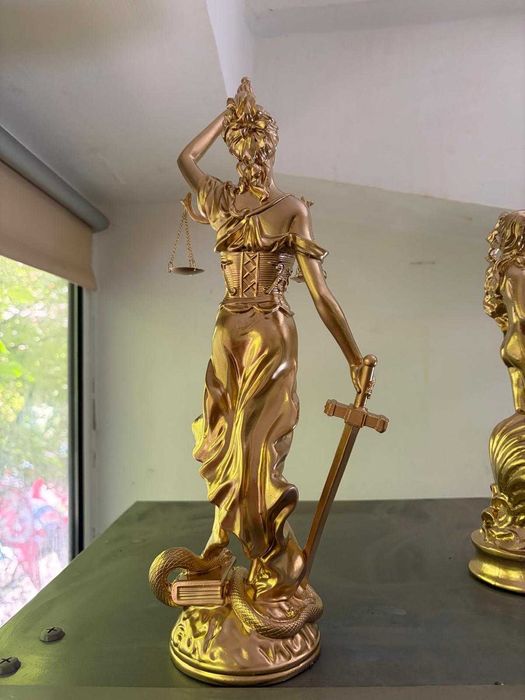 Statue Zeita Justitiei