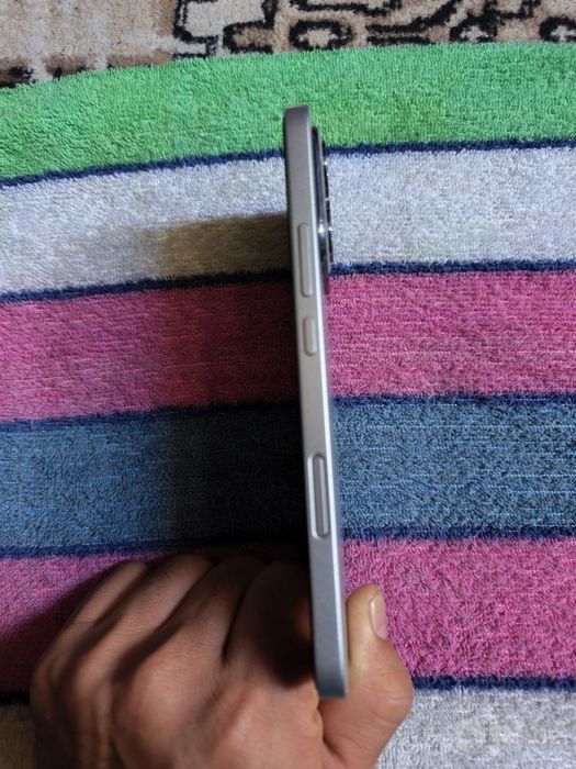 Honor 400 lite yangi ideal zovod holatda.Xotira 8+8/ 256 gb Narxi 2.5