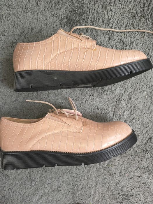 Pantofi noi mărime 40