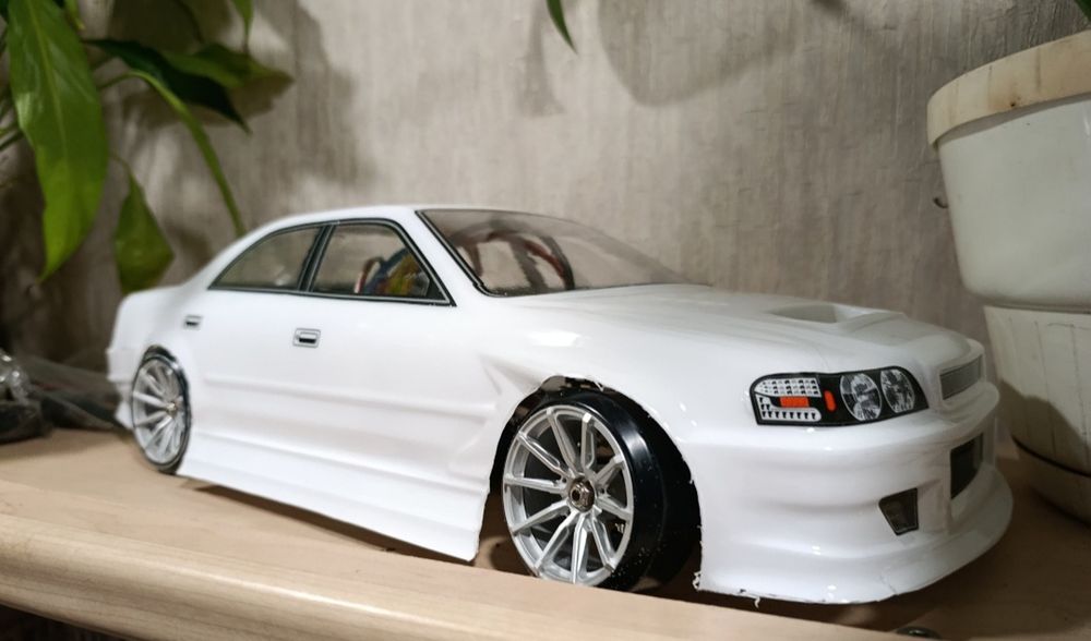 Машинка на радиоуправлении дрифтовая