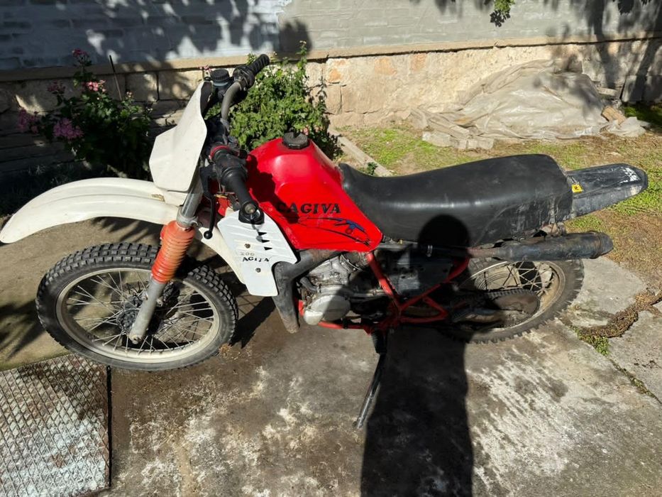 Продавам cagiva 125