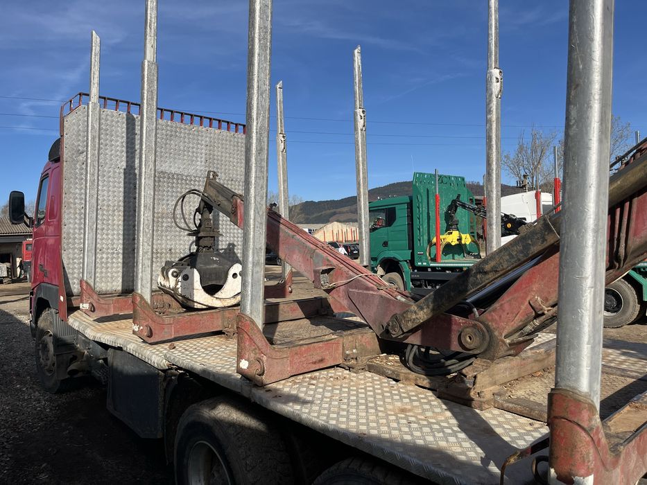 Volvo FH12 cu macara forestieră