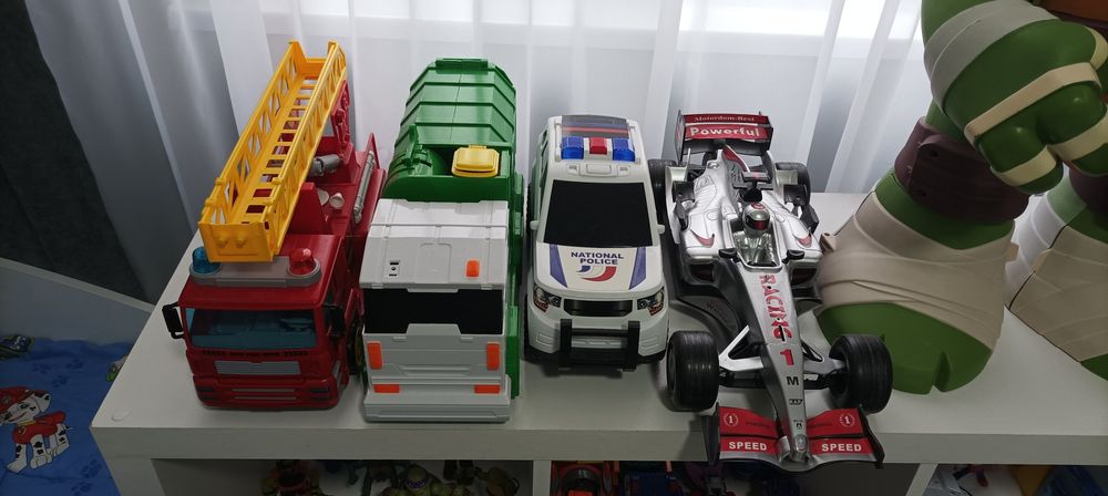 Полицейска кола,камион и изтрелвачка Hotweels