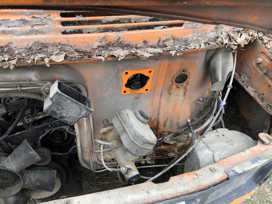 Продам на запчасти Мерседес сапог 207