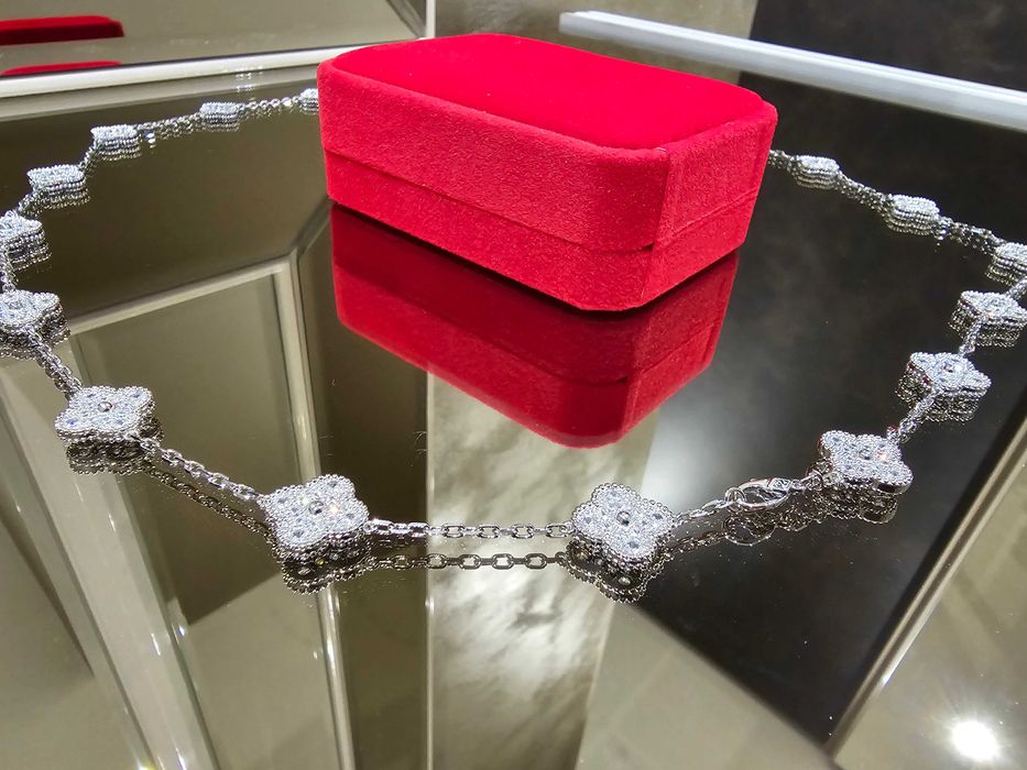 Van Cleef & Arpels VCA Silver Diamond Alhambra 20 Motifs Дамско Колие
