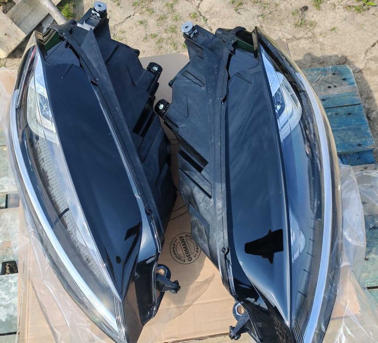 Faruri VALEO NOI ( EUROPA) FULL echipate 044930,D3S, H7, Bi-Xenon, LED