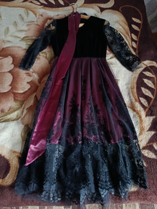 Продам красивое праздничное платье