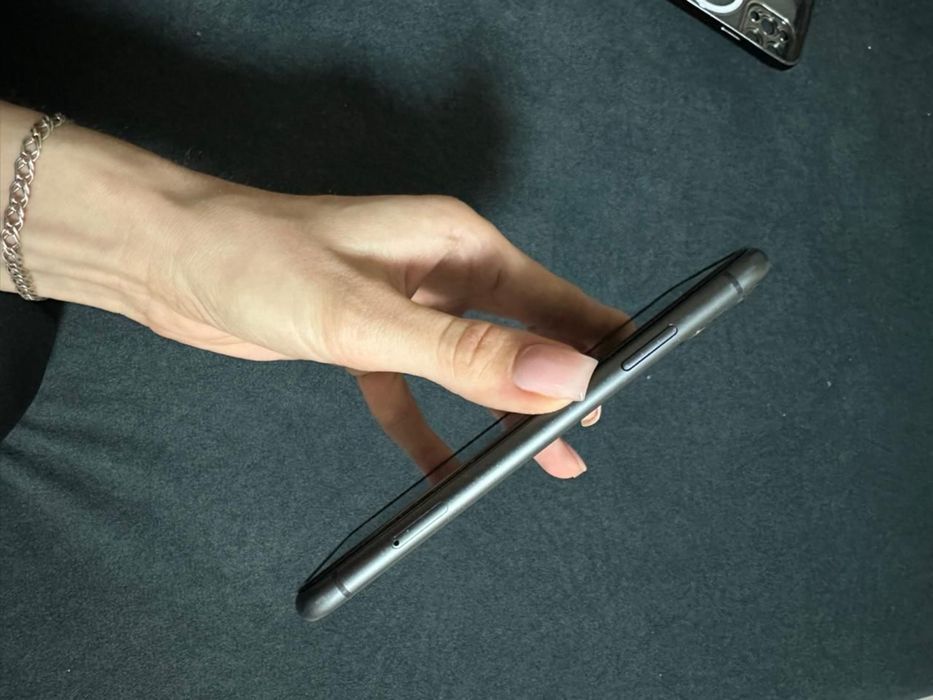 Продам айфон 11 черный цвет