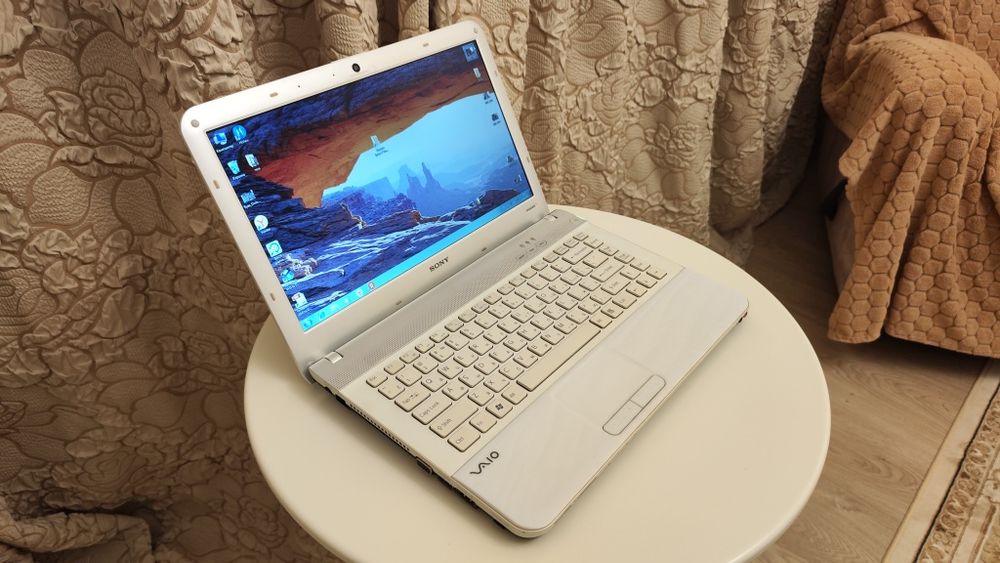 Sony VPCEA3M1R ноутбук