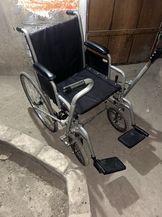 инвалидная коляска