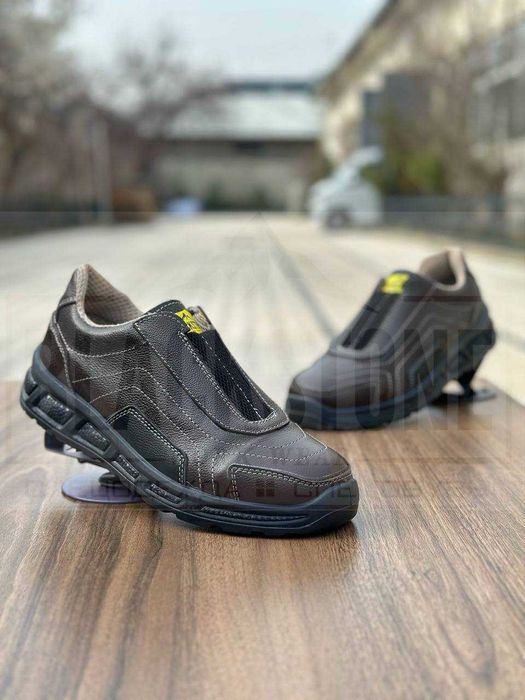 Спецобувь для тех, кто проводит весь день на ногах, рабочие, строители