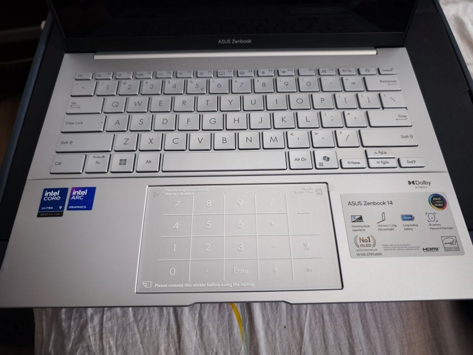 Laptop ASUS Zenbook 14 OLED
UX3405CA-ST782X,