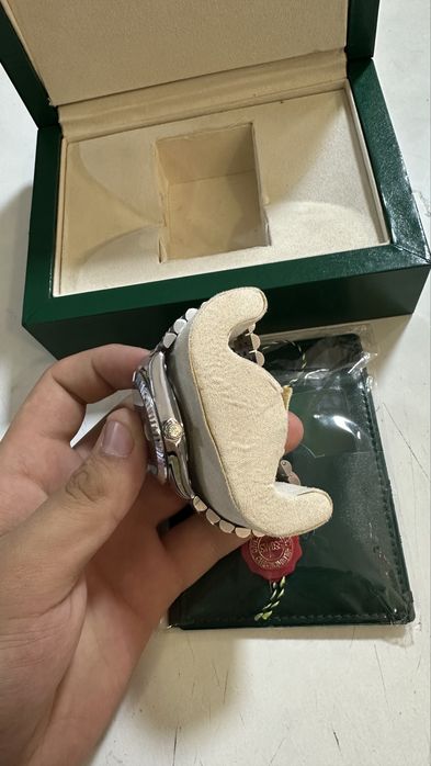 Soat rolex date just yaxshi holatda mexanizmi batareyka kun hafta bor