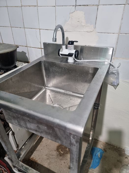 Stalavoy stoli va rakvinasi sotiladi