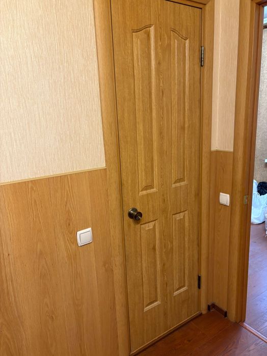 Двери межкомнатные б/у