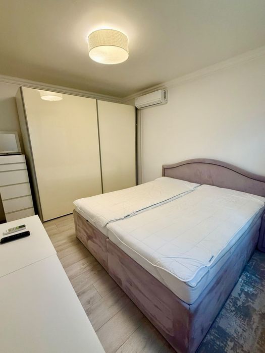 Închiriez apartament cu două camere  mobilat si utilat