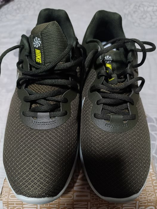 Чисто нови маратонки Nike