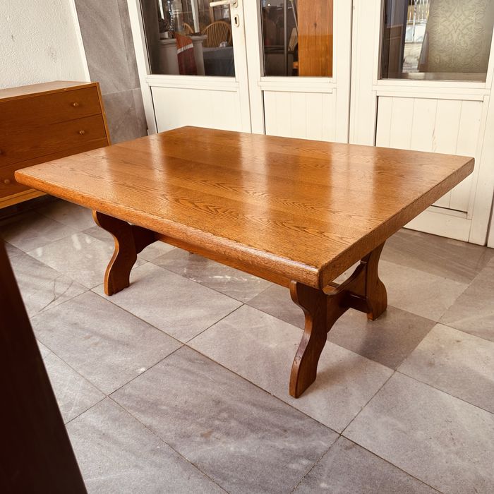 Масивна дъбова маса – ниска / холна, стабилна и запазена