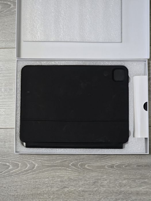 Magic Keyboard iPad Pro 11" cu Trackpad Multi-Touch – Black, Nouă