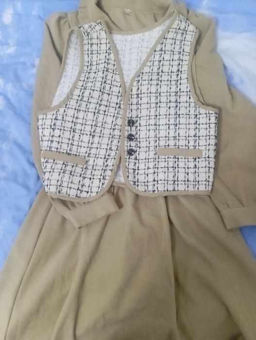 Платье и жилетка почти новое Jeletka va kuylak