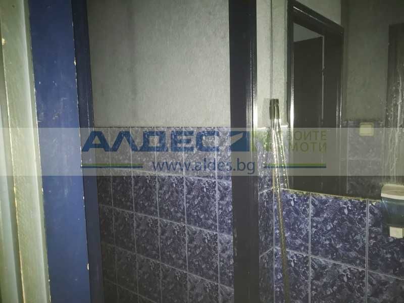 Продава магазин до Лъвов мост