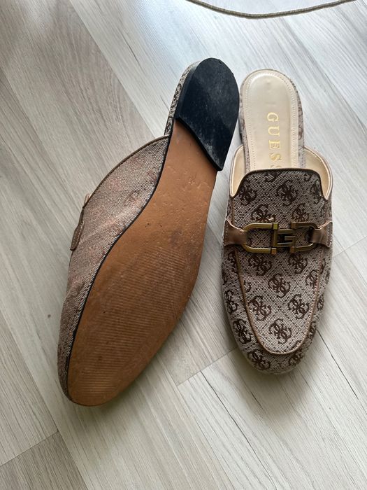 Vand Saboti firma Guess originali