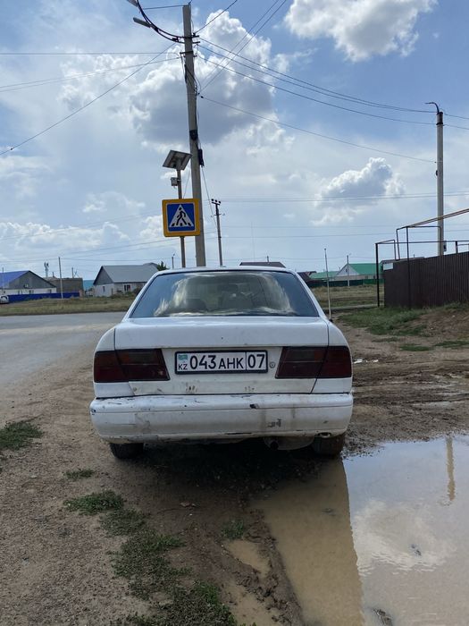 Nissan primera p10 1993г