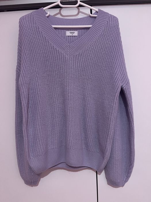 Виолетов пуловер